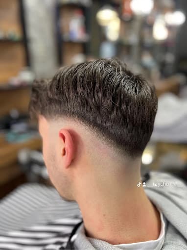 Мъжка прическа Skin Fade с машинка